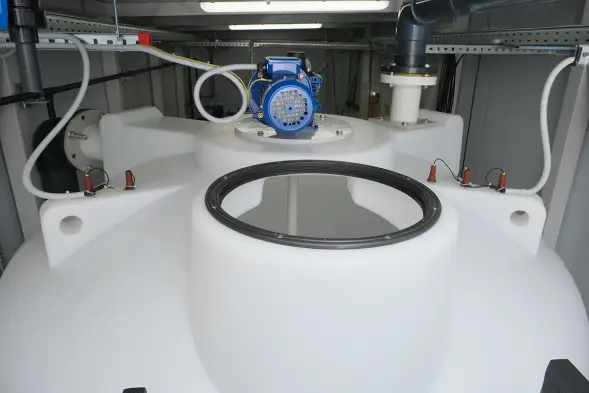 Емкость ЦКТ 3000 л с патрубком 90мм под плотность до 1,5 г/см3 белая в обрешетке